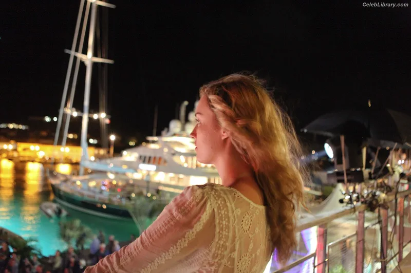 Ashley Johnson photo 22 of 192