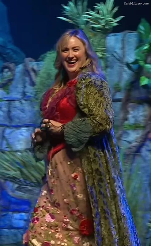 Ashley Johnson photo 14 of 192