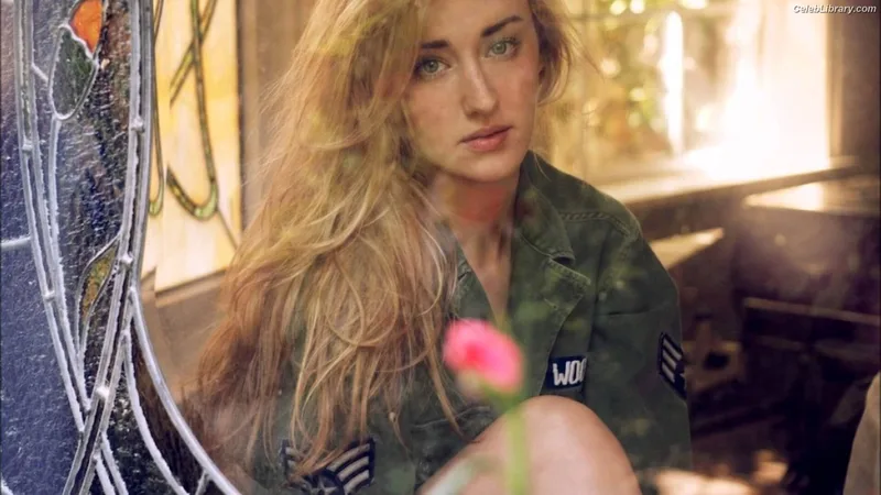 Ashley Johnson photo 22 of 192