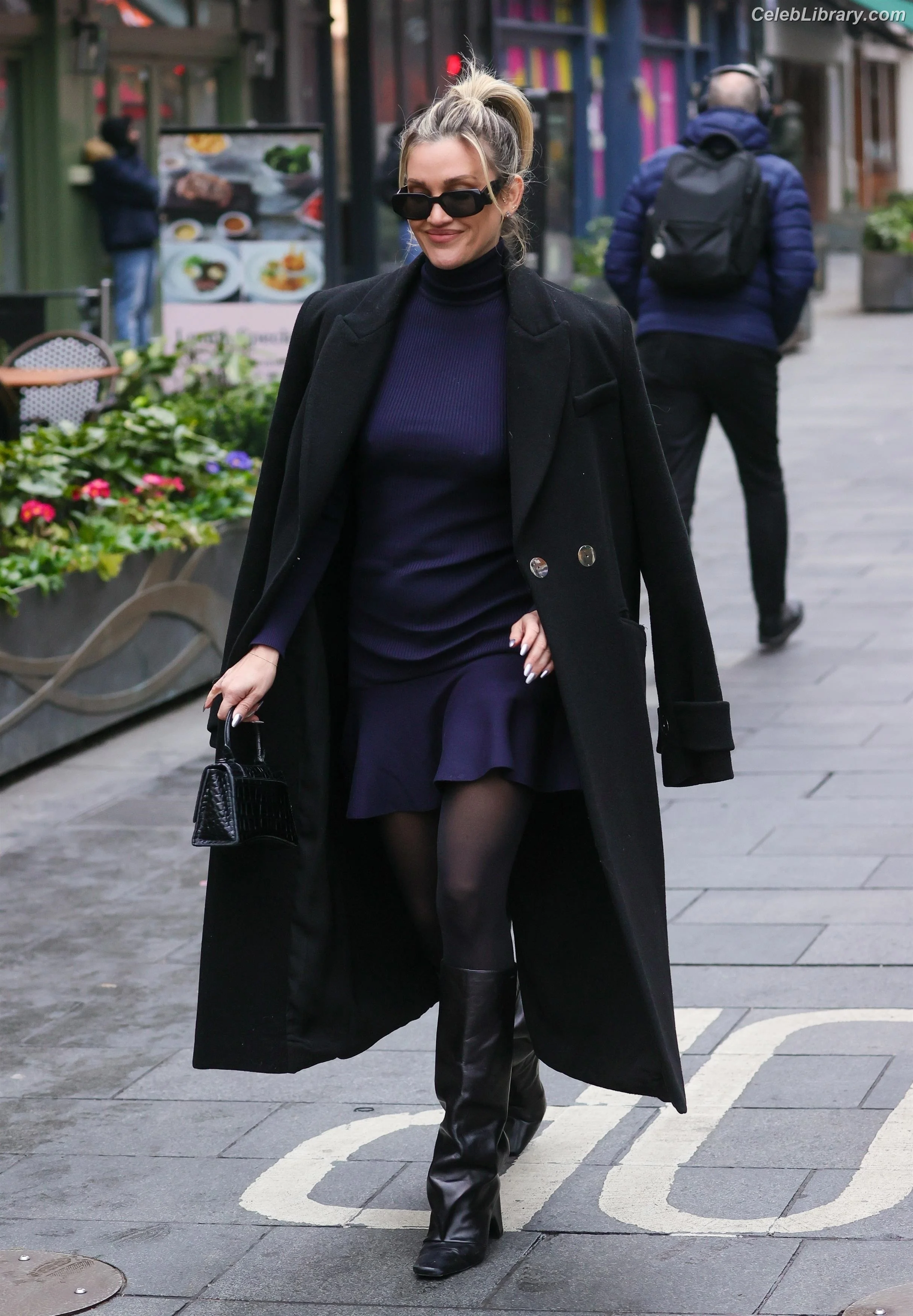 Ashley Roberts photo 20 of 943