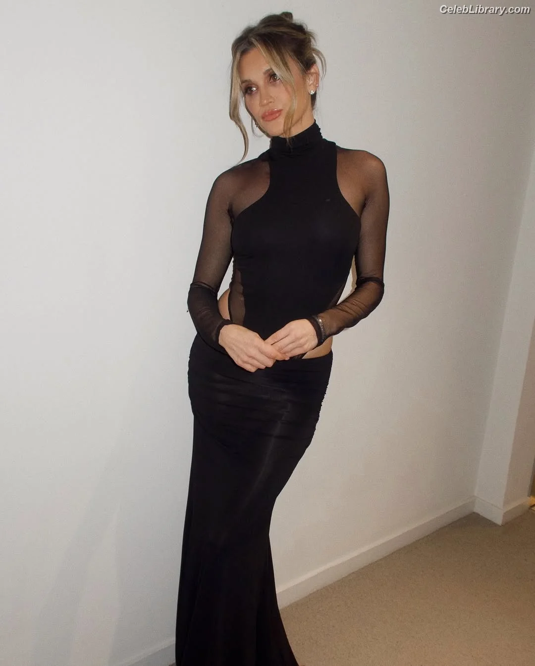 Ashley Roberts photo 19 of 943