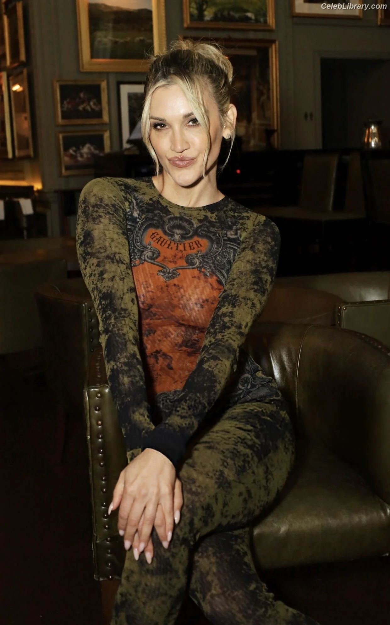 Ashley Roberts photo 21 of 943