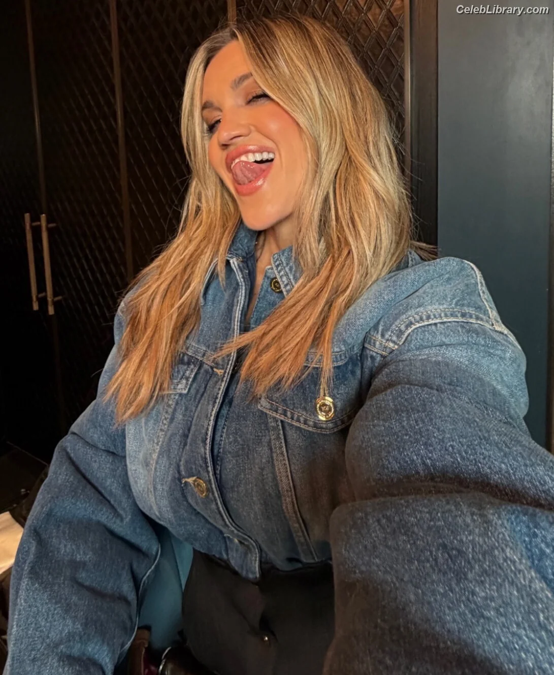 Ashley Roberts photo 5 of 943