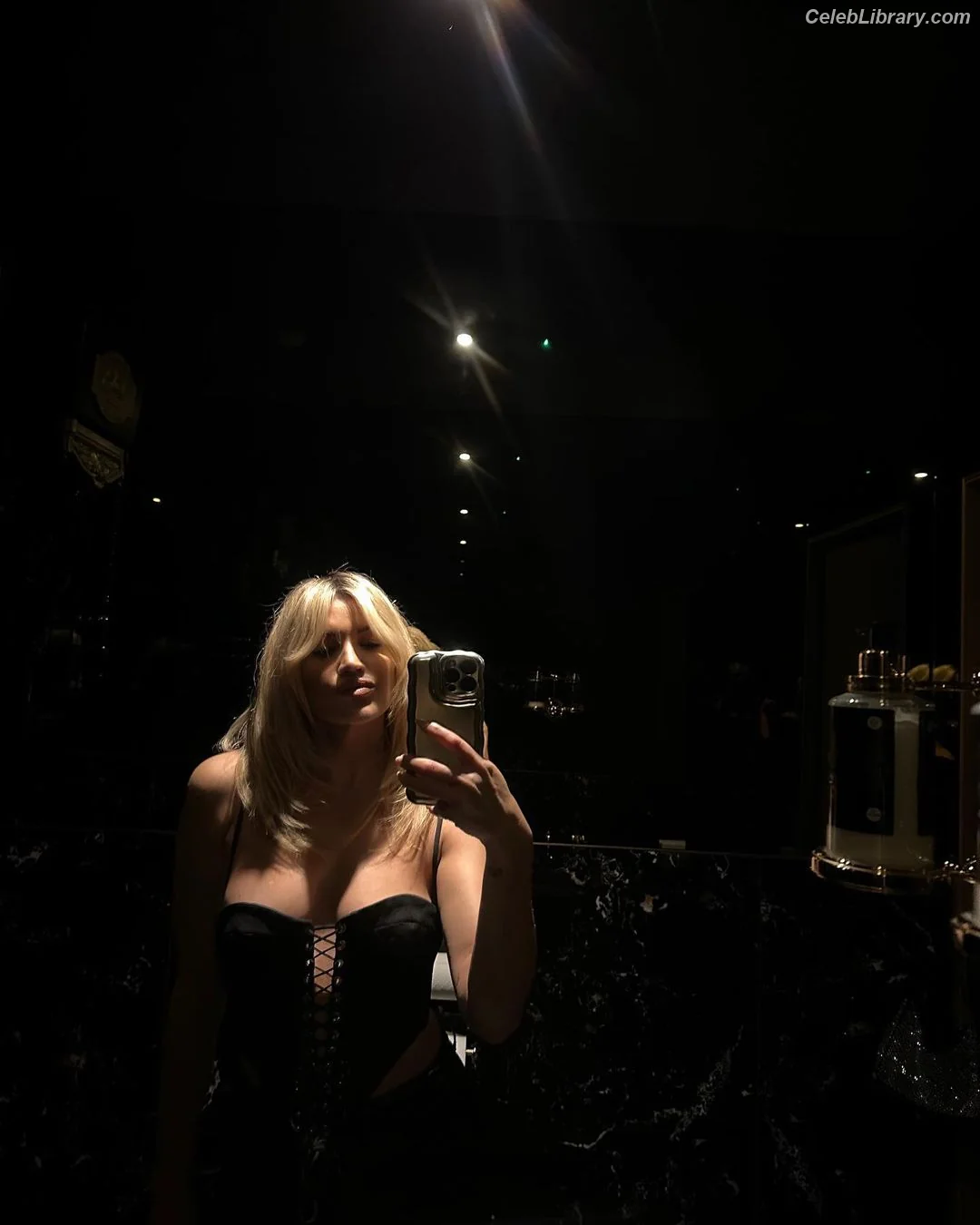 Ashley Roberts photo 22 of 943