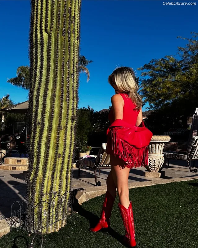 Ashley Roberts photo 3 of 944