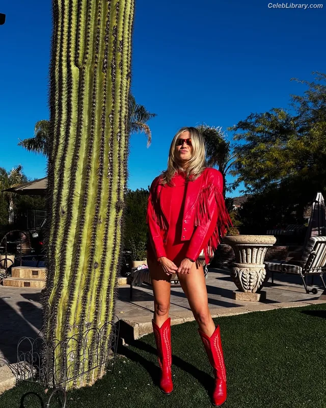 Ashley Roberts photo 5 of 944