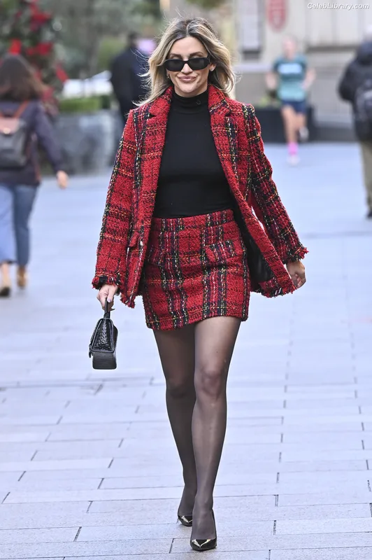 Ashley Roberts photo 10 of 944
