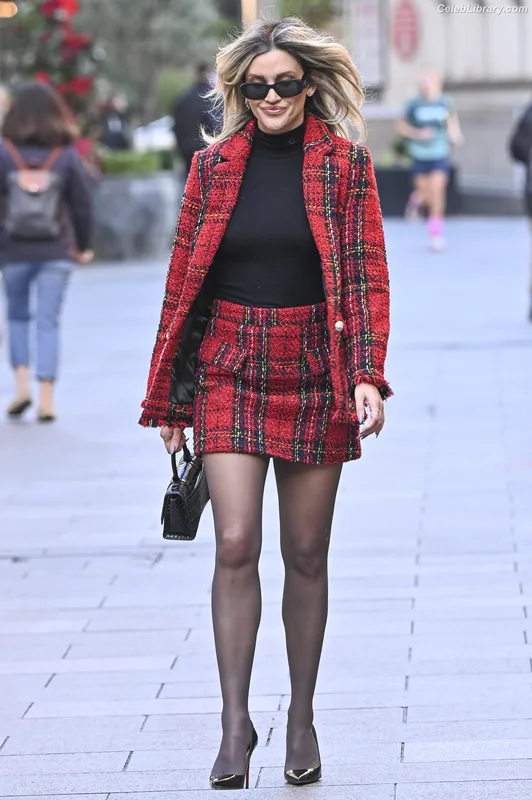 Ashley Roberts photo 13 of 944