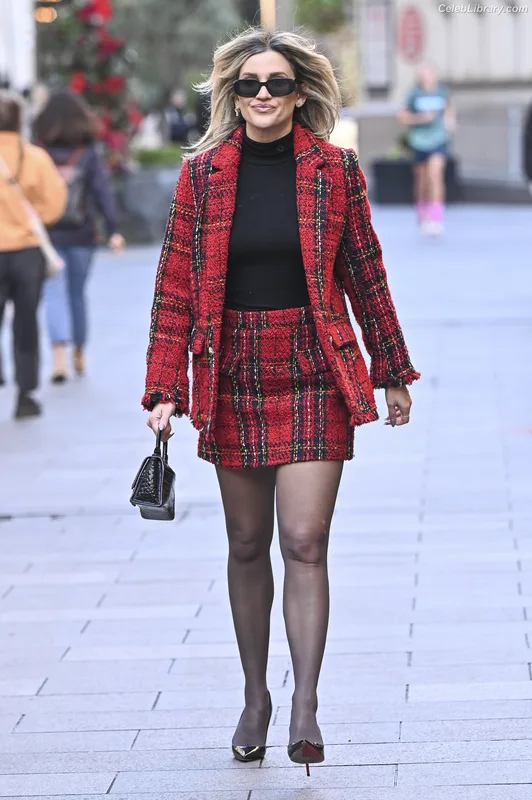 Ashley Roberts photo 14 of 944