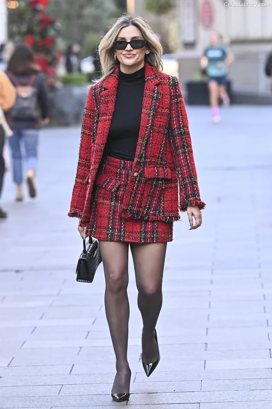 Ashley Roberts photo 15 of 944