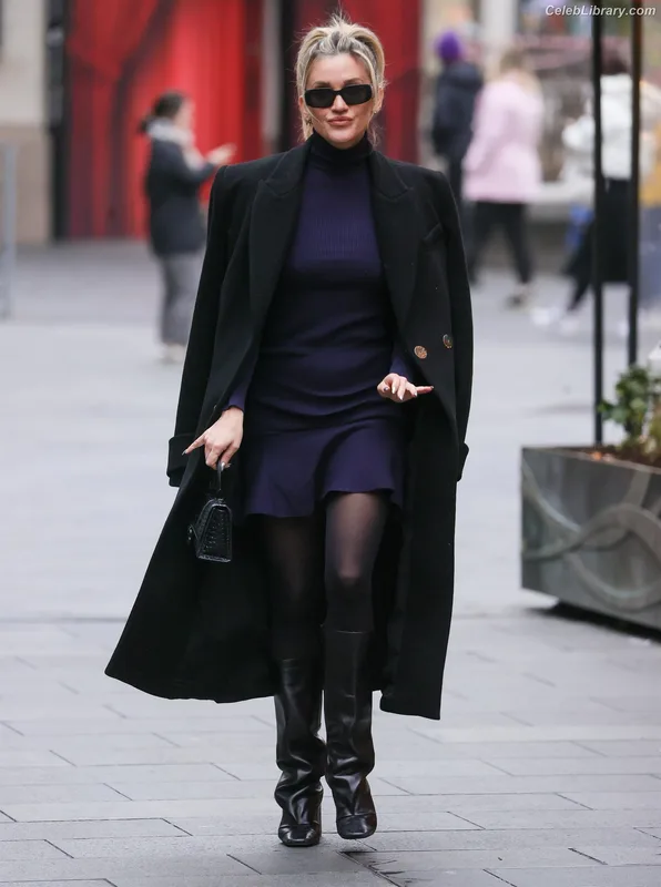 Ashley Roberts photo 18 of 944