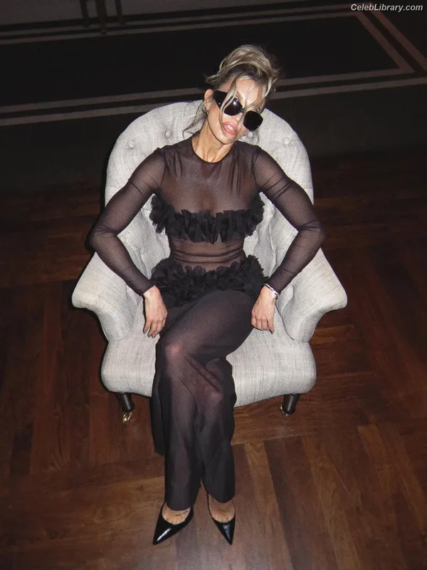 Ashley Roberts photo 15 of 944
