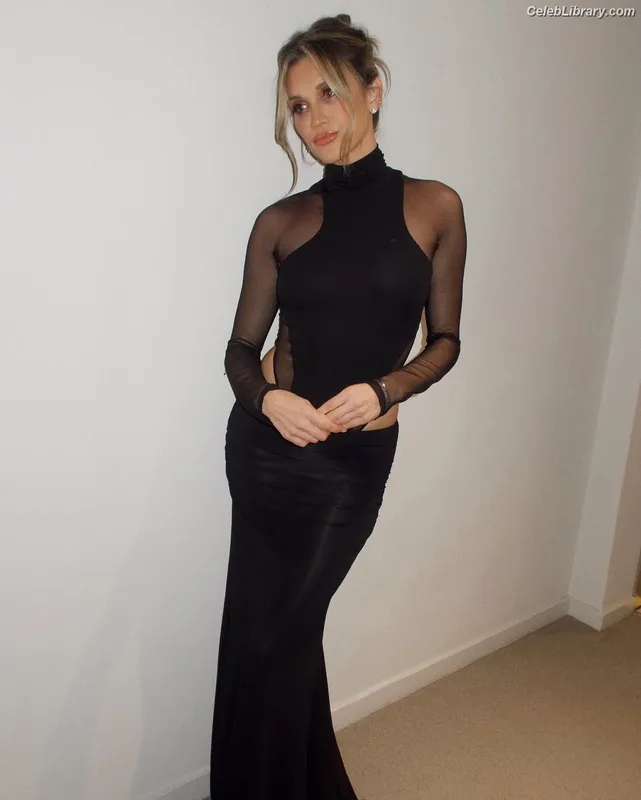 Ashley Roberts photo 19 of 944