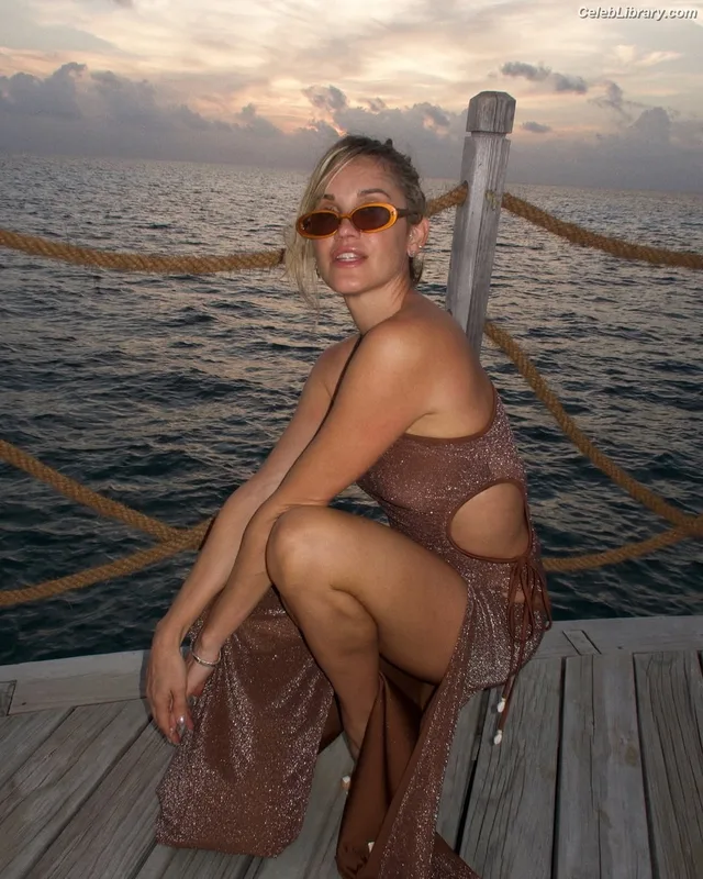 Ashley Roberts photo 15 of 944