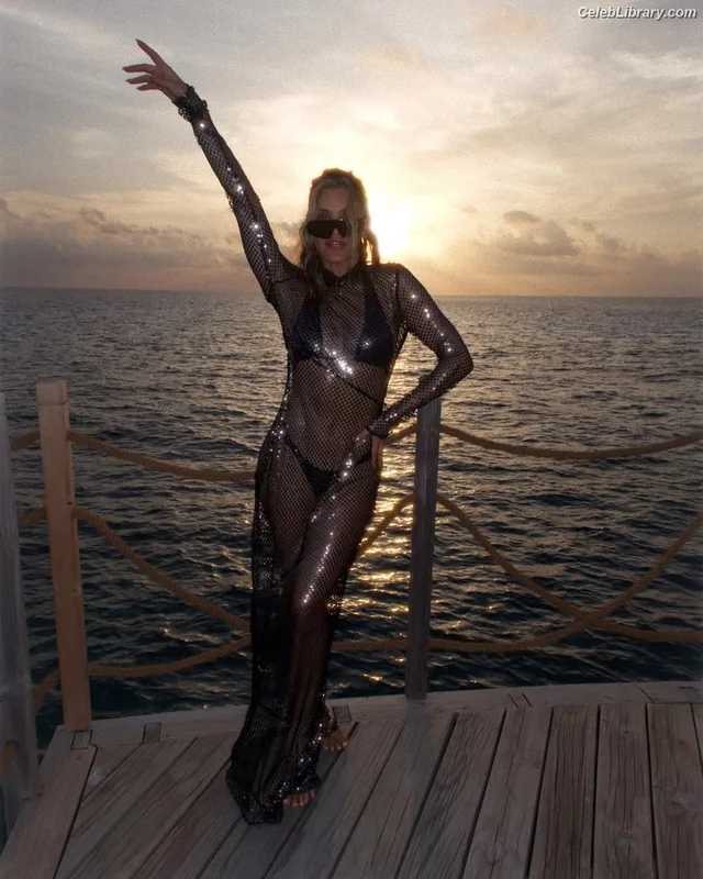 Ashley Roberts photo 18 of 944