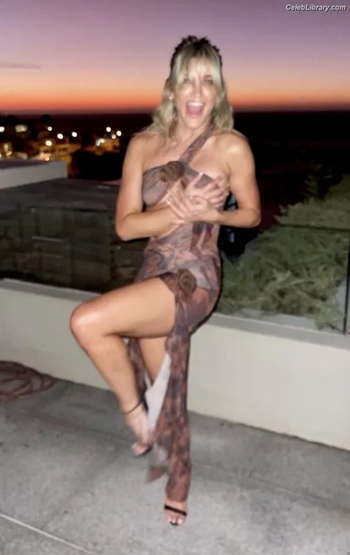 Ashley Roberts photo 17 of 944