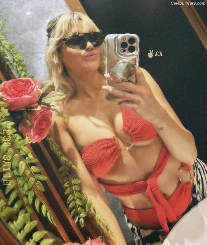 Ashley Roberts photo 18 of 944