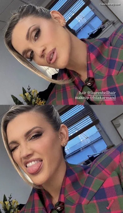 Ashley Roberts photo 1 of 944