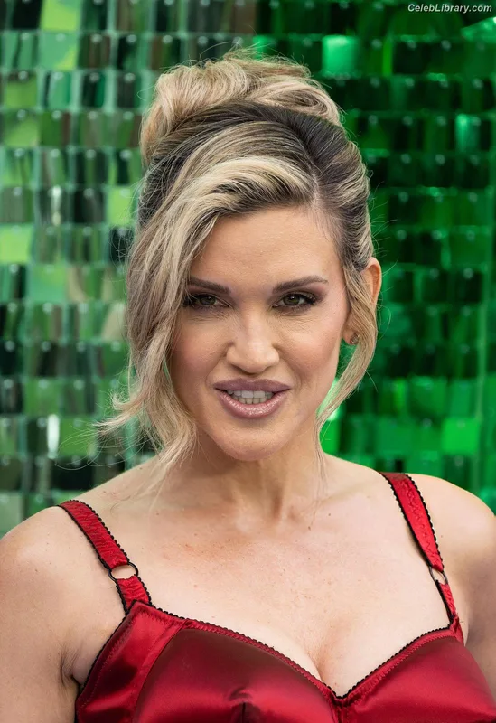 Ashley Roberts photo 20 of 944