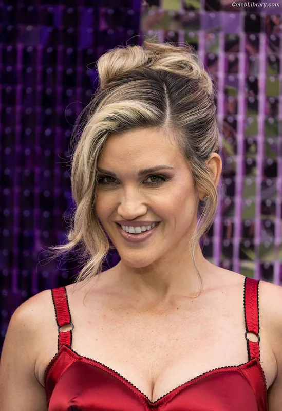 Ashley Roberts photo 21 of 944