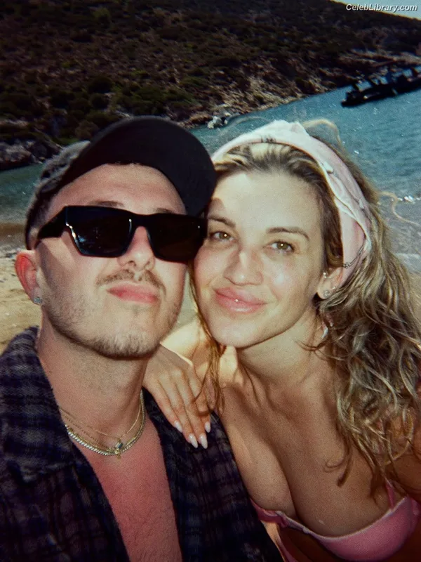 Ashley Roberts photo 19 of 944