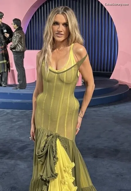 Ashley Roberts photo 5 of 944