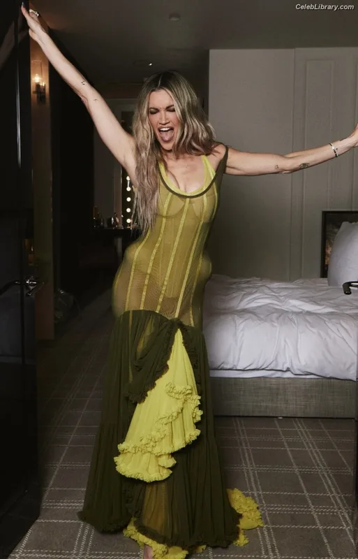 Ashley Roberts photo 10 of 944