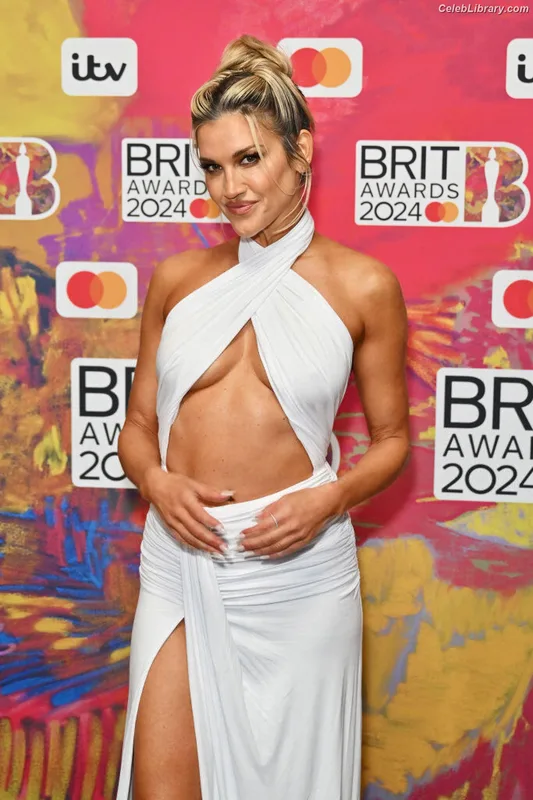 Ashley Roberts photo 10 of 944