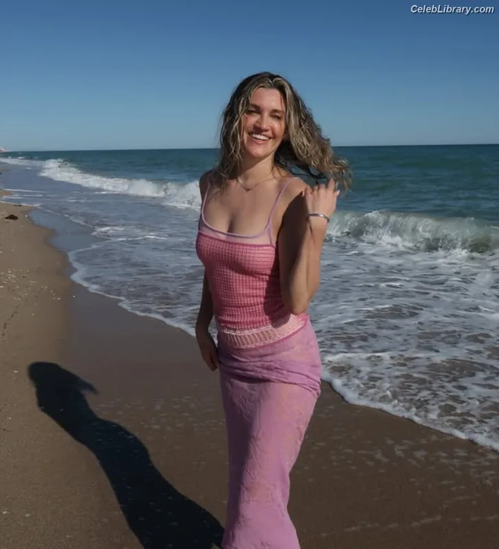 Ashley Roberts photo 8 of 944