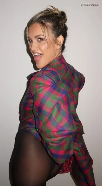 Ashley Roberts photo 3 of 944