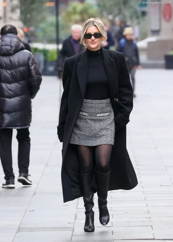 Ashley Roberts photo 8 of 944