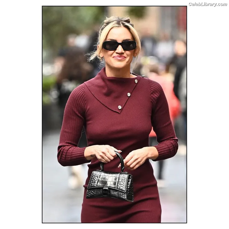 Ashley Roberts photo 19 of 944