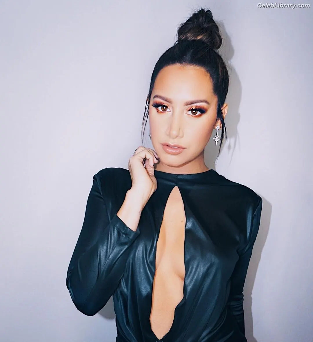 Ashley Tisdale photo 15 of 338