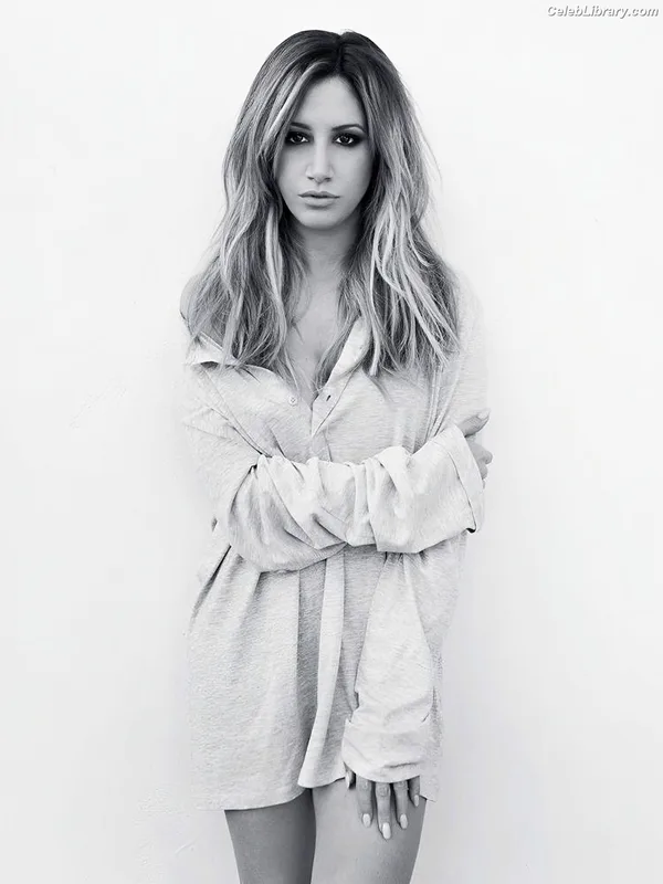 Ashley Tisdale photo 3 of 339