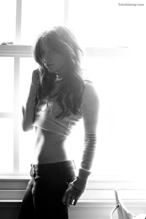 Ashley Tisdale photo 7 of 339