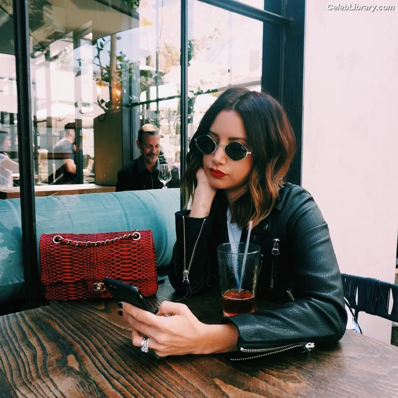 Ashley Tisdale photo 9 of 339