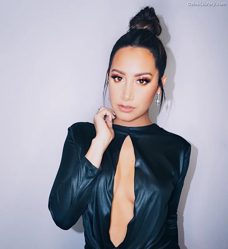Ashley Tisdale photo 15 of 339