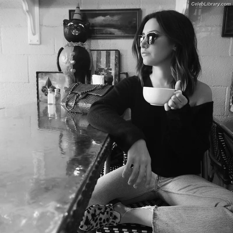 Ashley Tisdale photo 23 of 339