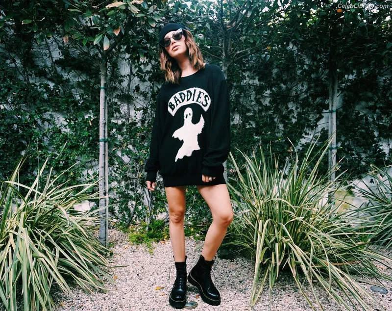 Ashley Tisdale photo 5 of 339