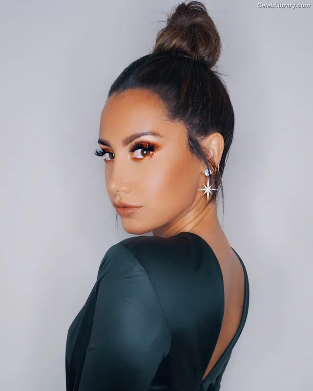 Ashley Tisdale photo 18 of 339