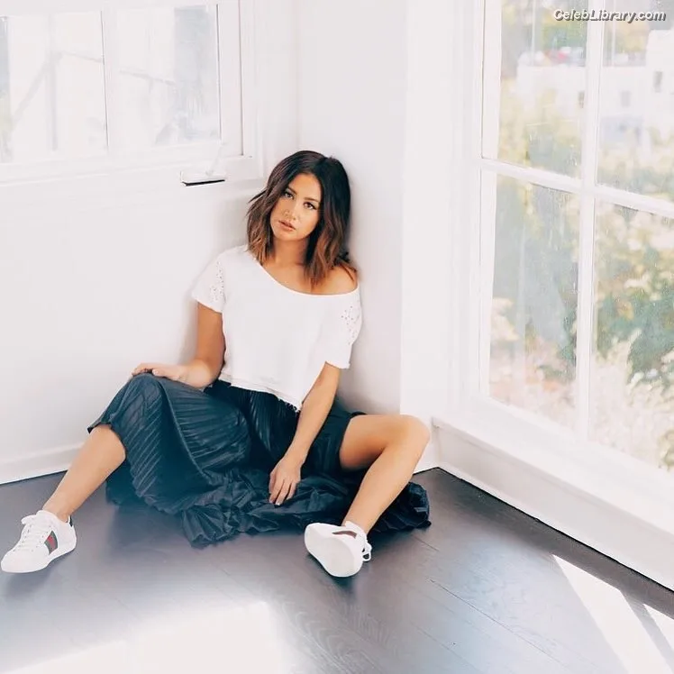 Ashley Tisdale photo 23 of 339