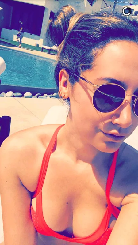 Ashley Tisdale photo 5 of 339