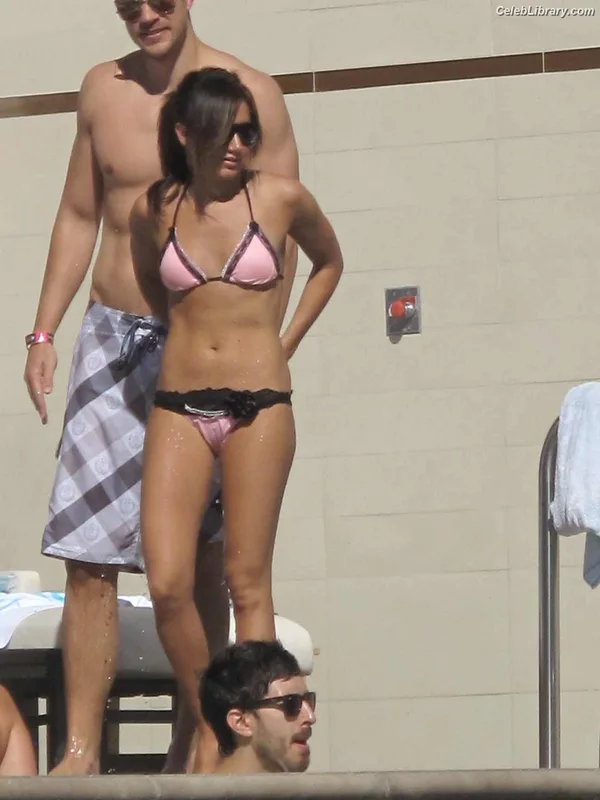Ashley Tisdale photo 1 of 339
