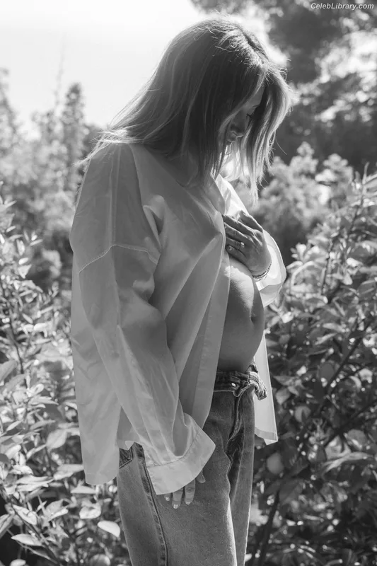 Ashley Tisdale photo 4 of 339