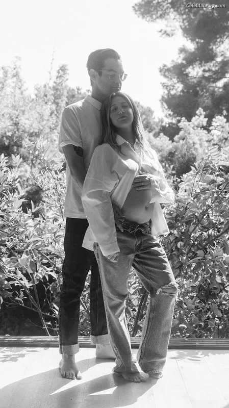 Ashley Tisdale photo 7 of 339