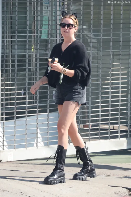 Ashley Tisdale photo 13 of 339