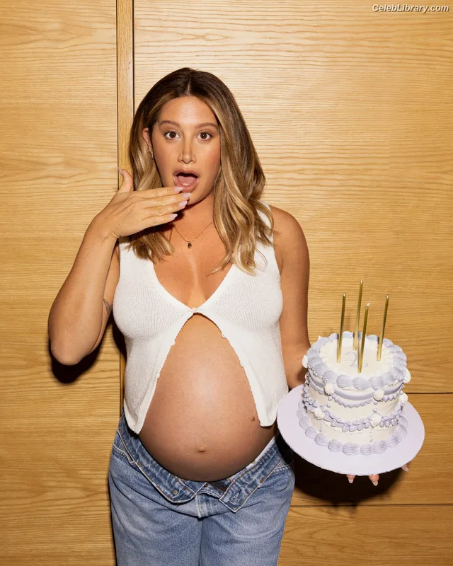 Ashley Tisdale photo 20 of 339
