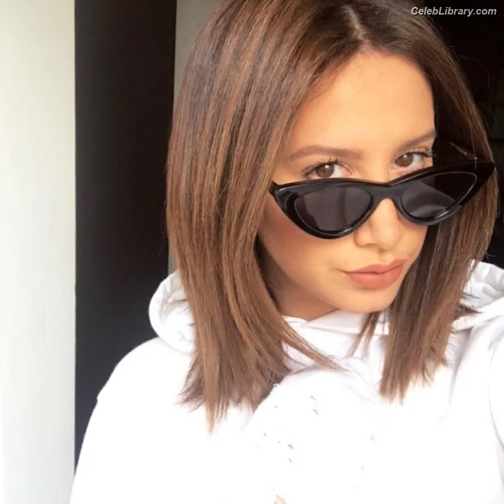 Ashley Tisdale photo 5 of 339