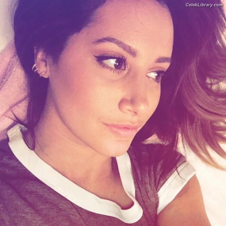 Ashley Tisdale photo 9 of 339