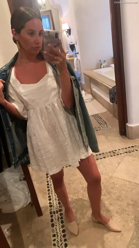 Ashley Tisdale photo 16 of 339